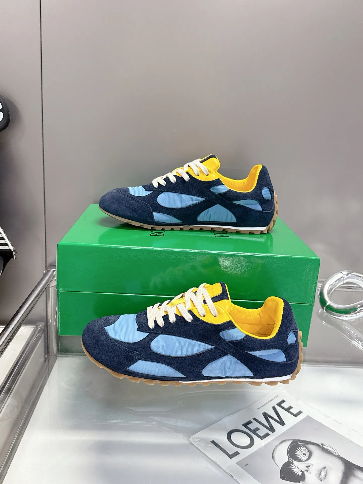 👟👟Ex-factory price 500👟👟 Bottega Veneta｜BV Bottega Veneta 25ss new Forrest shoes Dexun sneakers Sneaker technology nylon and suede, inspired by retro sneakers, a new interpretation of classic sneakers, lightweight, comfortable and breathable summer essentials The sole uses a classic woven texture, which is very recognizable, and is spliced with nylon suede, giving it a full texture!   Size: #Female 35-40 (41 made to order, non-refundable)